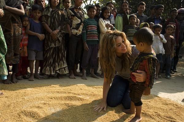 On 18 December, UNICEF Goodwill Ambassador Shakira greets a toddler as she learns how Bangladeshi women dry and sort rice in the village of Modhu Shudanpur in Rajshahi District.

From 17 to 19 December 2007, UNICEF Goodwill Ambassador and internationally acclaimed Colombian singer Shakira Mebarak visited Bangladesh to call attention to the situation of children affected by Cyclone Sidr, a Category 4 storm that struck the country on 15 November.  More than 3,000 people were killed during the cyclone and an estimated 2.6 million people, half of them children, were left in need of life-saving assistance. In Patuakhali, one of the districts devastated by the storm, Shakira visited a UNICEF-supported child friendly space, one of 60 created to provide recreation and psychosocial support to children affected by the cyclone. She also took part in the distribution of UNICEF family kits to children and women. The kits contain 14 essential household items, such as utensils, a bucket, and soap, designed to assist families who have lost their homes. In the north-western district of Rajshahi, Shakira toured two primary schools in small villages and met with adolescent girls from the UNICEF-supported Adolescent Empowerment Project ('Kishori Abhiham'). She also visited a centre for girls who live or work on the streets, as well as a learning centre for child labourers.